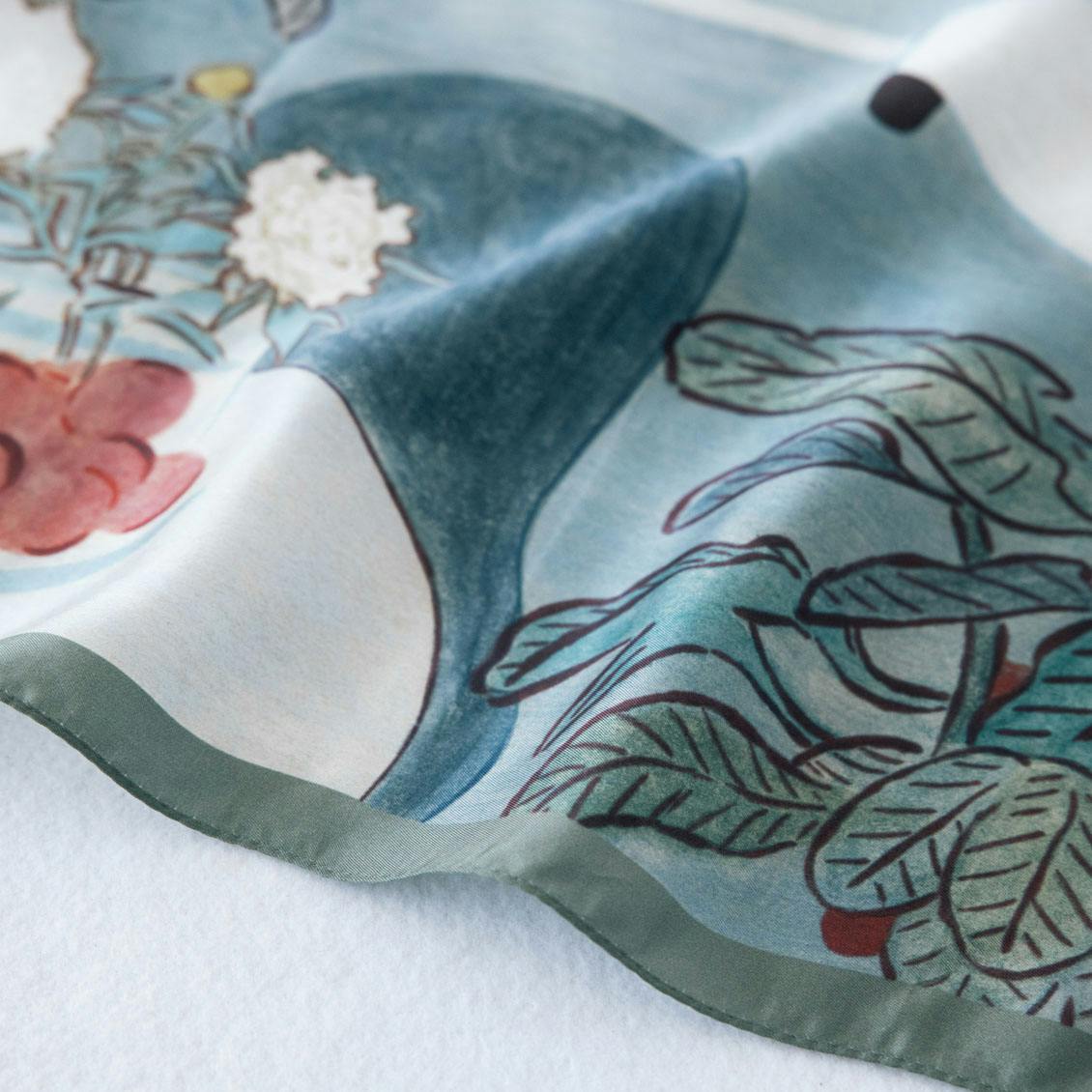 日常に、ひとさじの憧れを」色づかいにこだわったシルクスカーフ