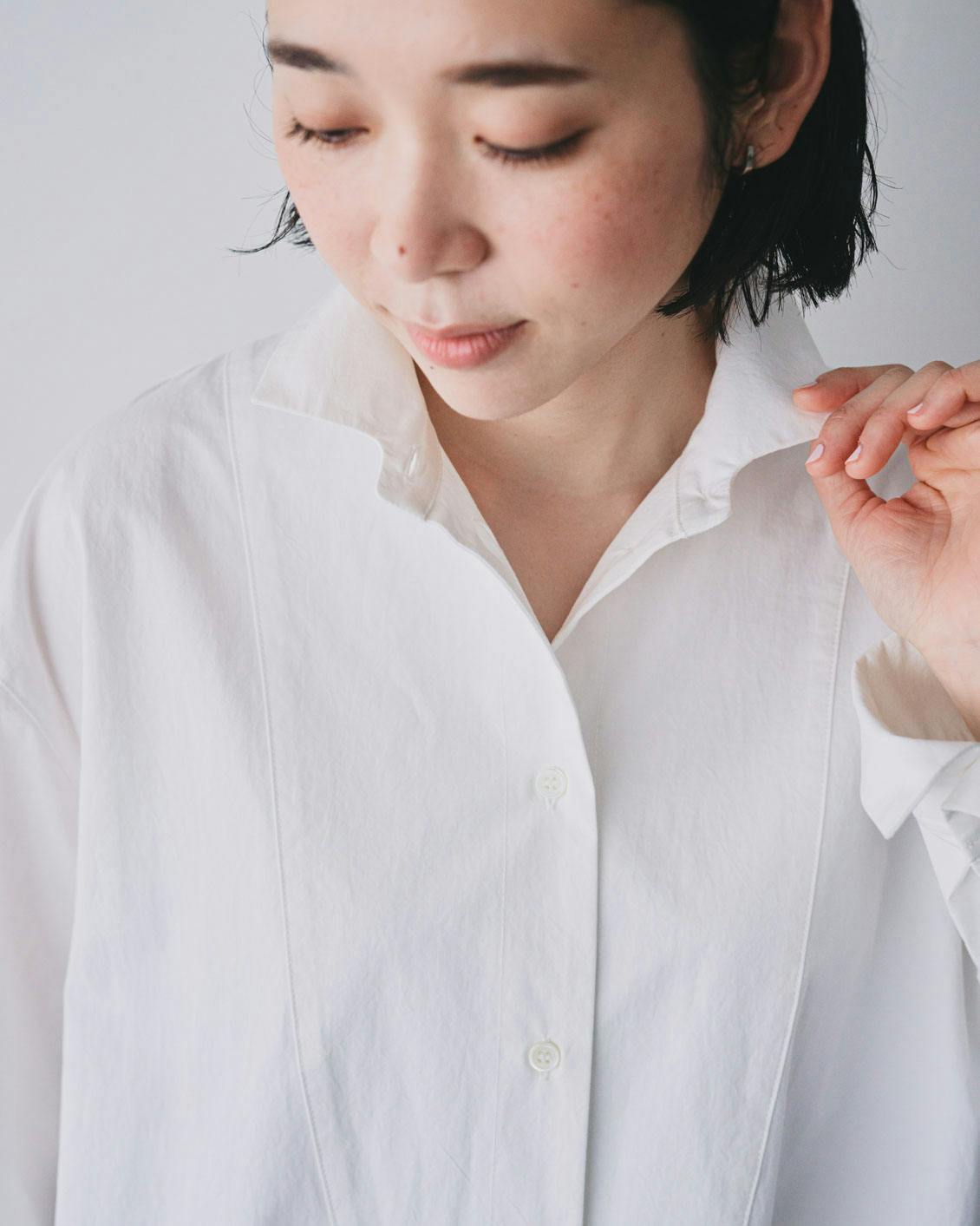 白いシャツやTシャツにも合います。たっぷりなラインでストーン