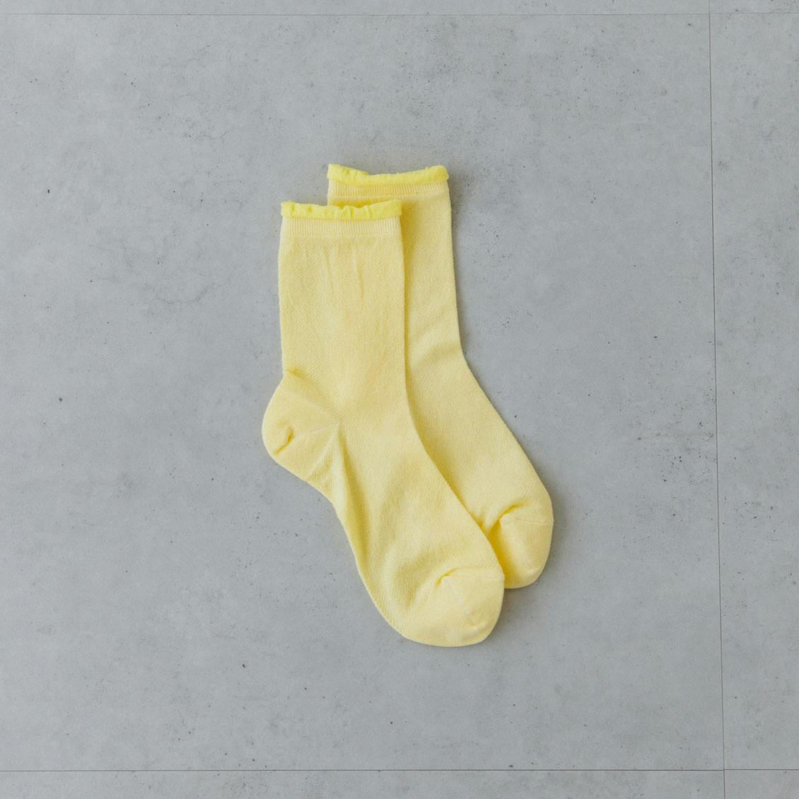 【次回2月下旬入荷予定】ほんのり透ける、大人のためのシアー靴下 / レモンの商品写真