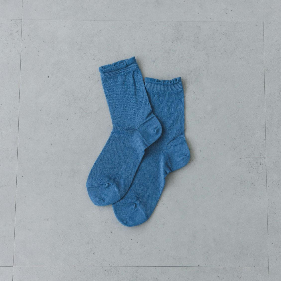 【次回2月下旬入荷予定】ほんのり透ける、大人のためのシアー靴下 / シーブルーの商品写真