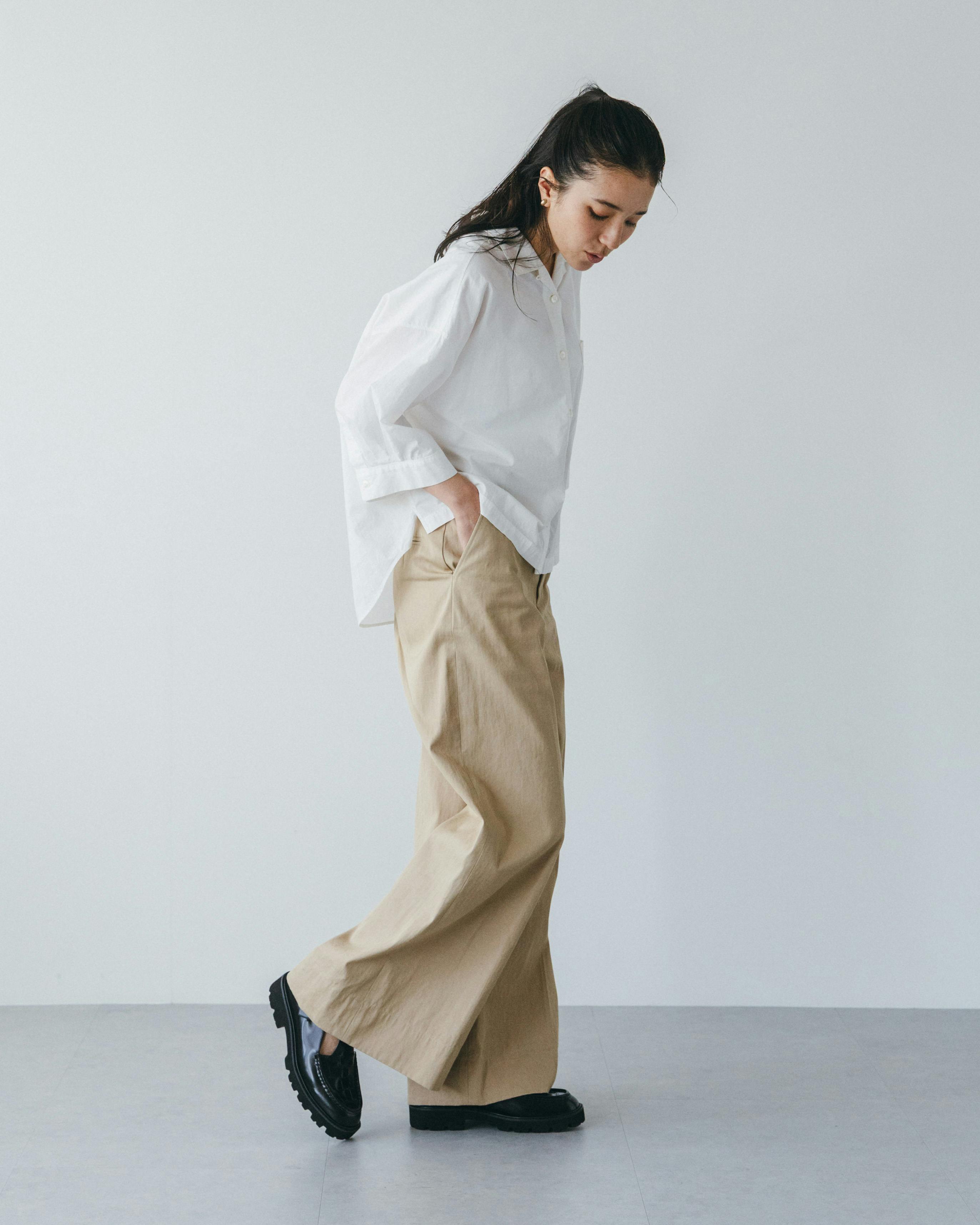 つま先踊る、大人の相棒」こだわりソールのTストラップシューズ