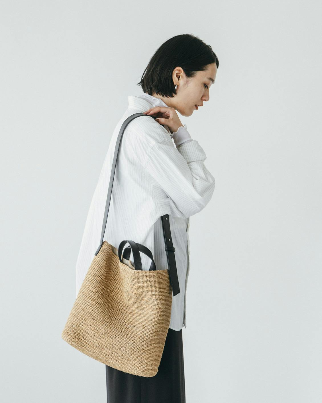品よく、たっぷり」ラフィアのショルダートートバッグ - 北欧 品よく、たっぷり」ラフィアのショルダートートバッグ - 北欧