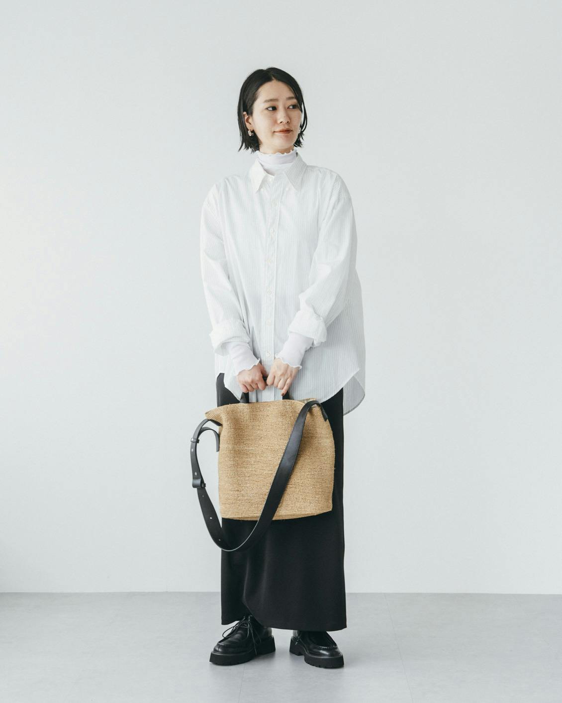 品よく、たっぷり」ラフィアのショルダートートバッグ - 北欧