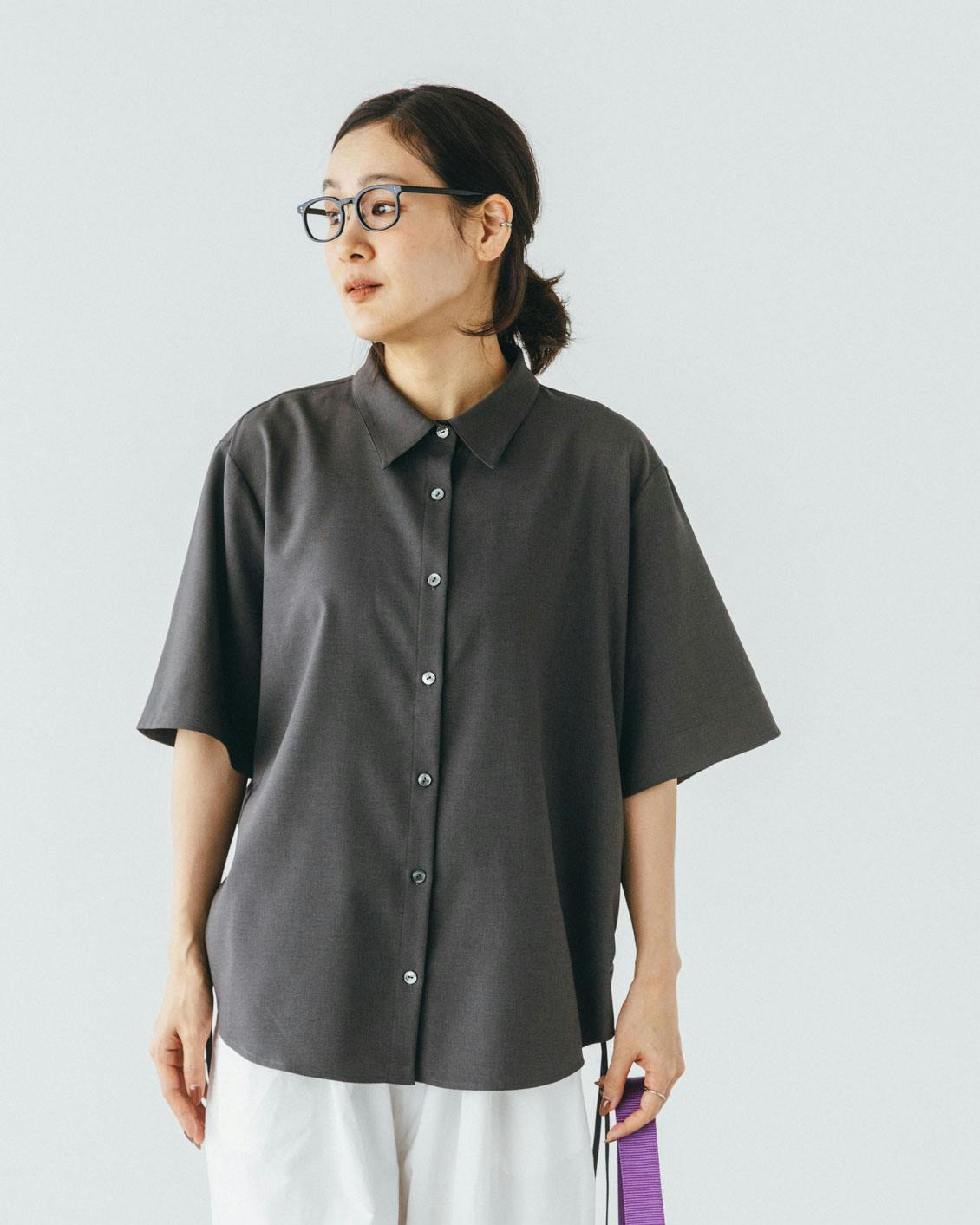 送料無料の商品 夏にうれしい新定番」涼やか素材のドロスト半袖シャツ（ホワイト トップス