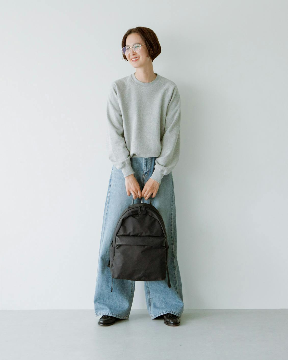 北欧暮らしの道具店グレー ドローストリング リュック 新商品】コンパクトな絶妙サイズ、なのにA4やPCがしっかり収まる