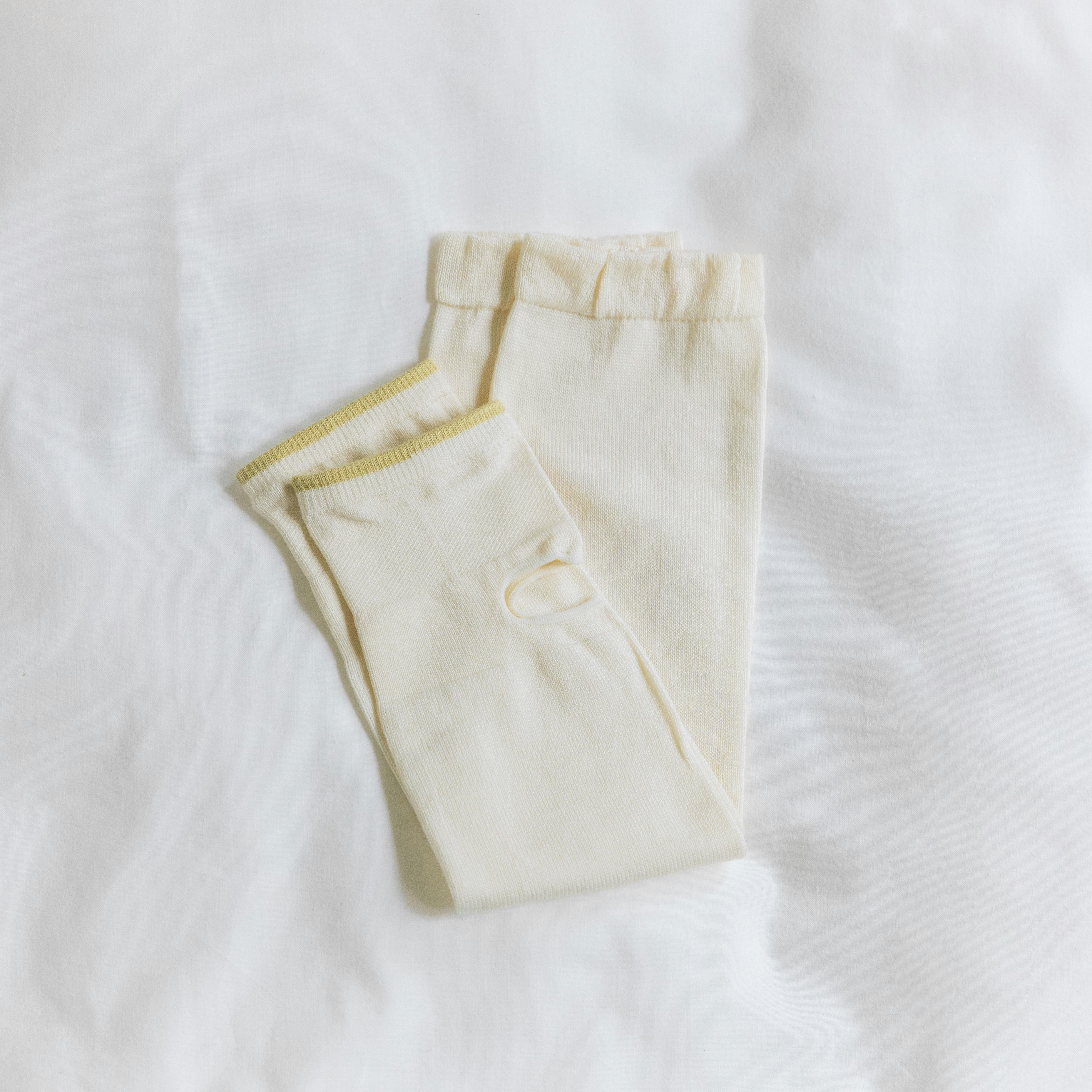 【次回6月入荷予定】足元いたわる、なめらかシルク混レッグウォーマー / アイボリーの商品写真