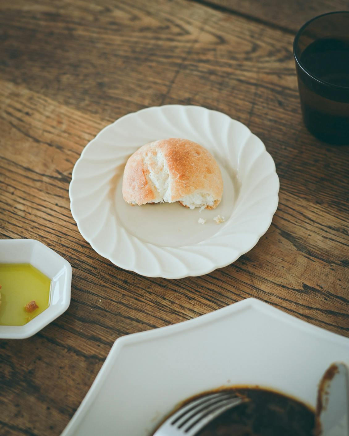 かもめ製作所 / 輪花丸皿 / 15cm (ミルク) - 北欧、暮らしの道具店