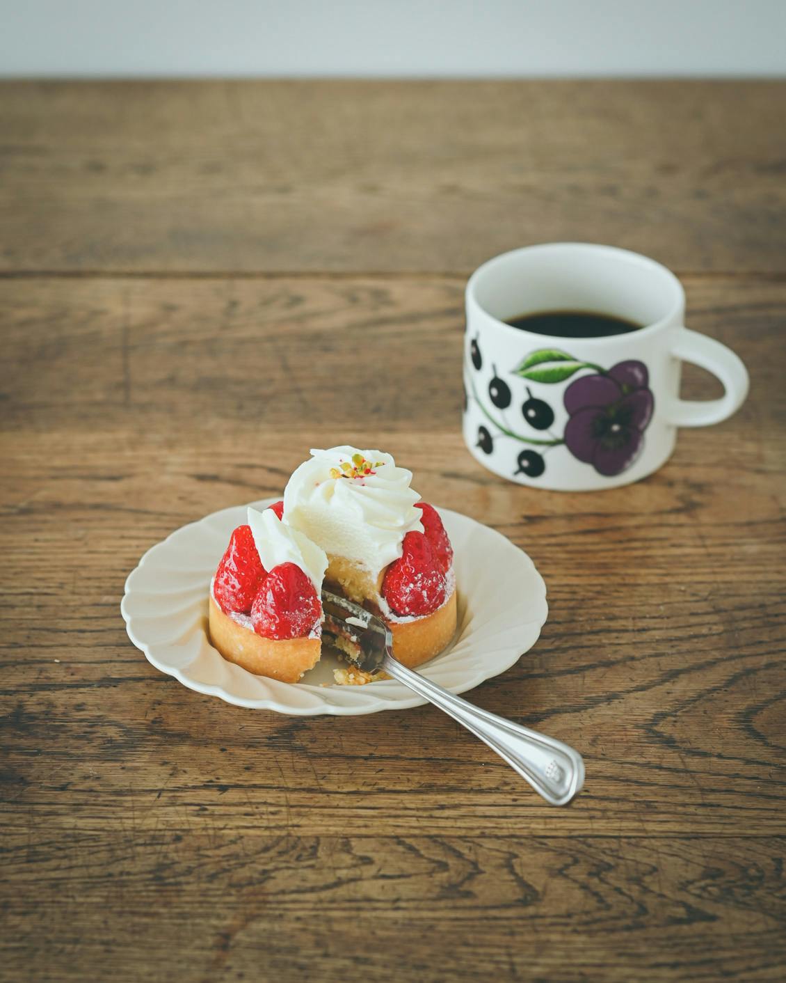 かもめ製作所 / 輪花丸皿 / 15cm (ミルク) - 北欧、暮らしの道具店