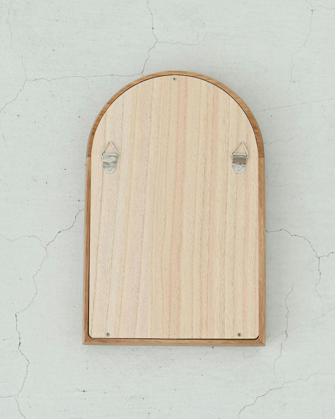 掛けても、立てても」雑貨のように飾りたいアーチ型のミラー / S