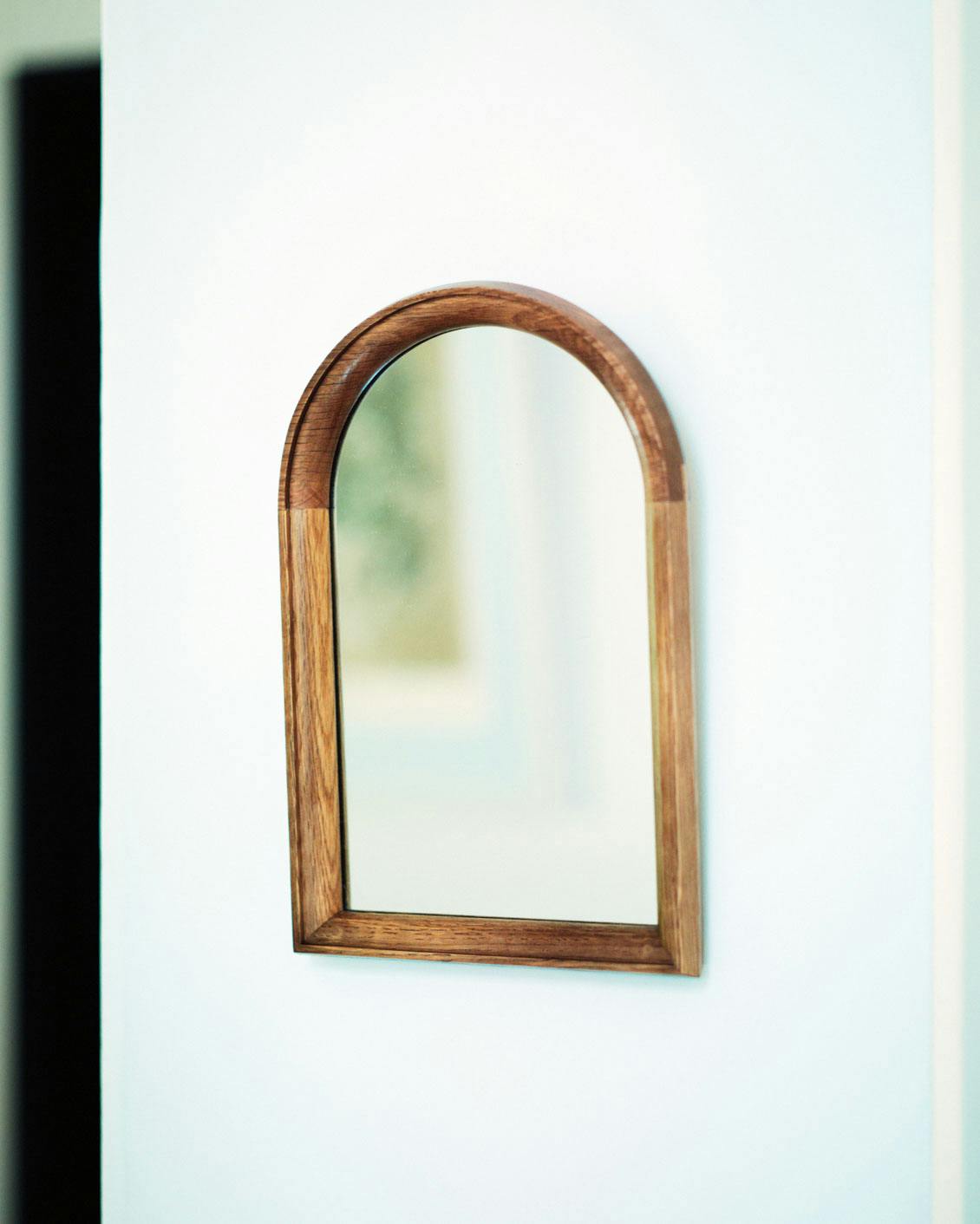 北欧暮らしの道具店 掛けても、立てても」雑貨のように飾りたいアーチ型のミラー / L