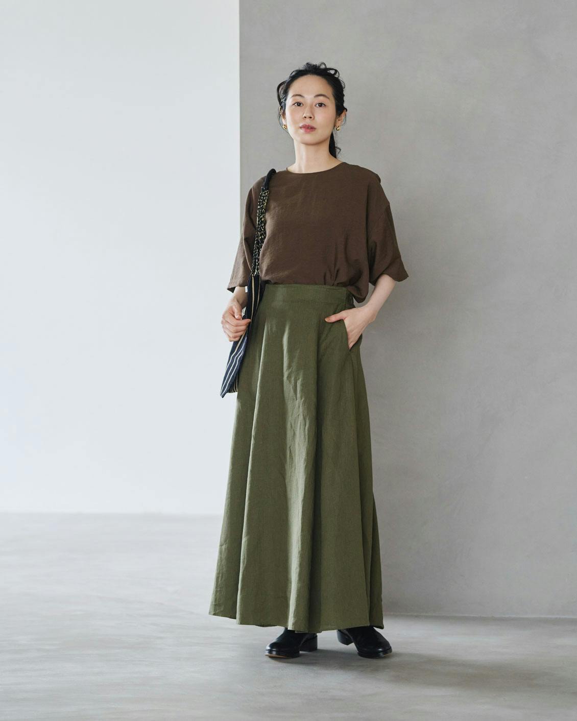 北欧暮らしの道具店 「涼しさも、品のよさも」きれい色のTシャツブラウス ブラック 涼しさも、品のよさも」きれい色のTシャツブラウス(エクリュ