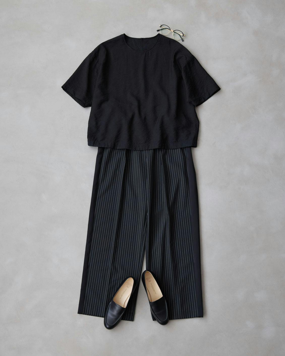 北欧暮らしの道具店　「涼しさも、品のよさも」きれい色のTシャツブラウス ブラック 涼しさも、品のよさも」きれい色のTシャツブラウス - 北欧