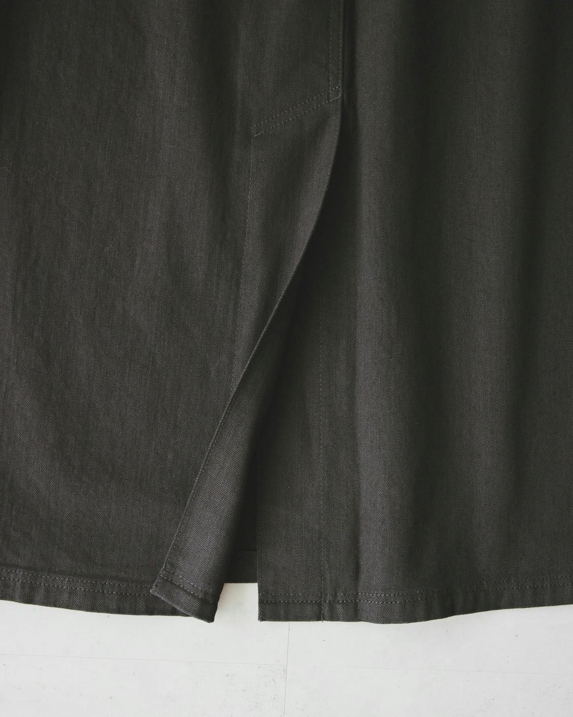 動きやすくて、すっきり見え」デニム素材のナロースカート（グレー