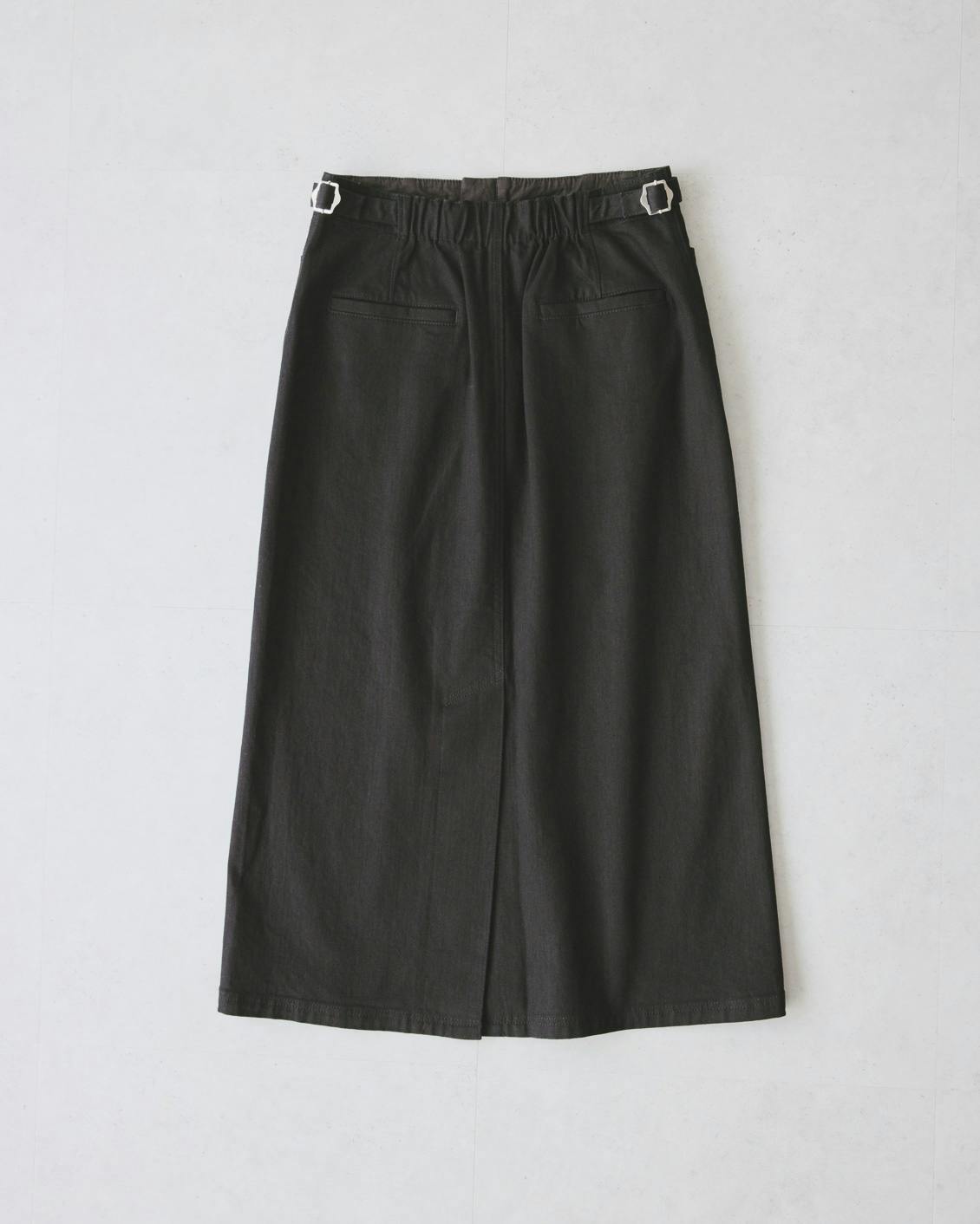 動きやすくて、すっきり見え」デニム素材のナロースカート（グレー