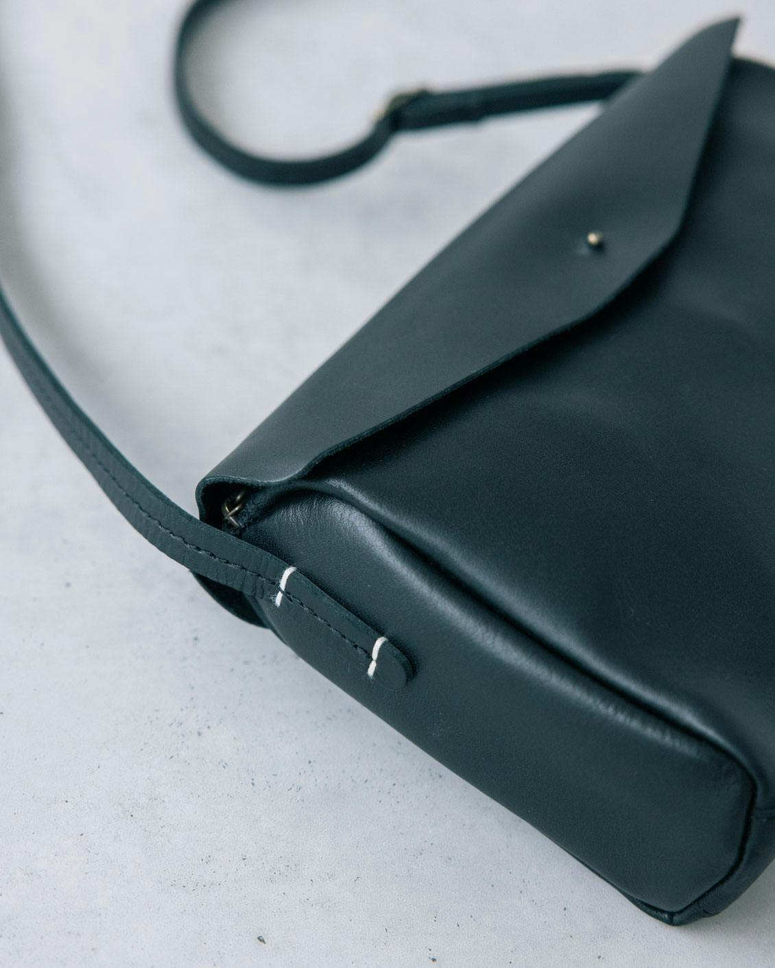 【美品】北欧暮らしの道具店　アンキャシェット　レザーポーチショルダー　黒 Encachette / アンキャシェット / レザーポーチショルダー