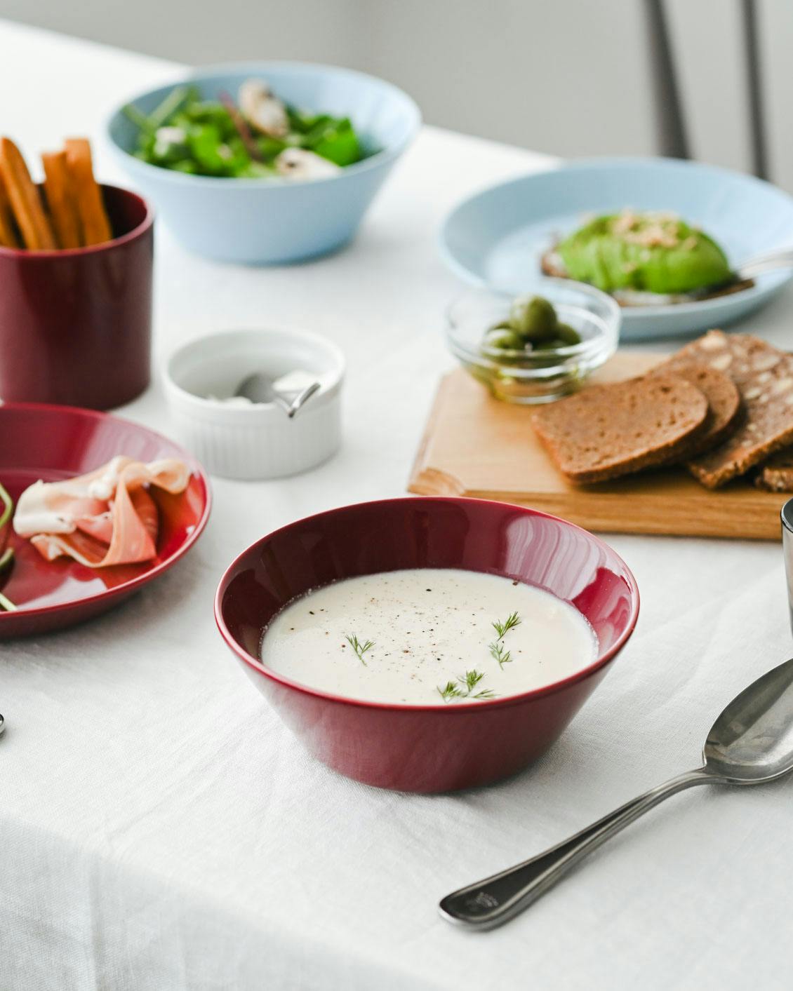 お*読様 新品★イッタラ ティーマ　レッド　プレート、ボウル、カッ ティーマ レッド（イッタラ／iittala） フリーデザイン ｜ 北欧