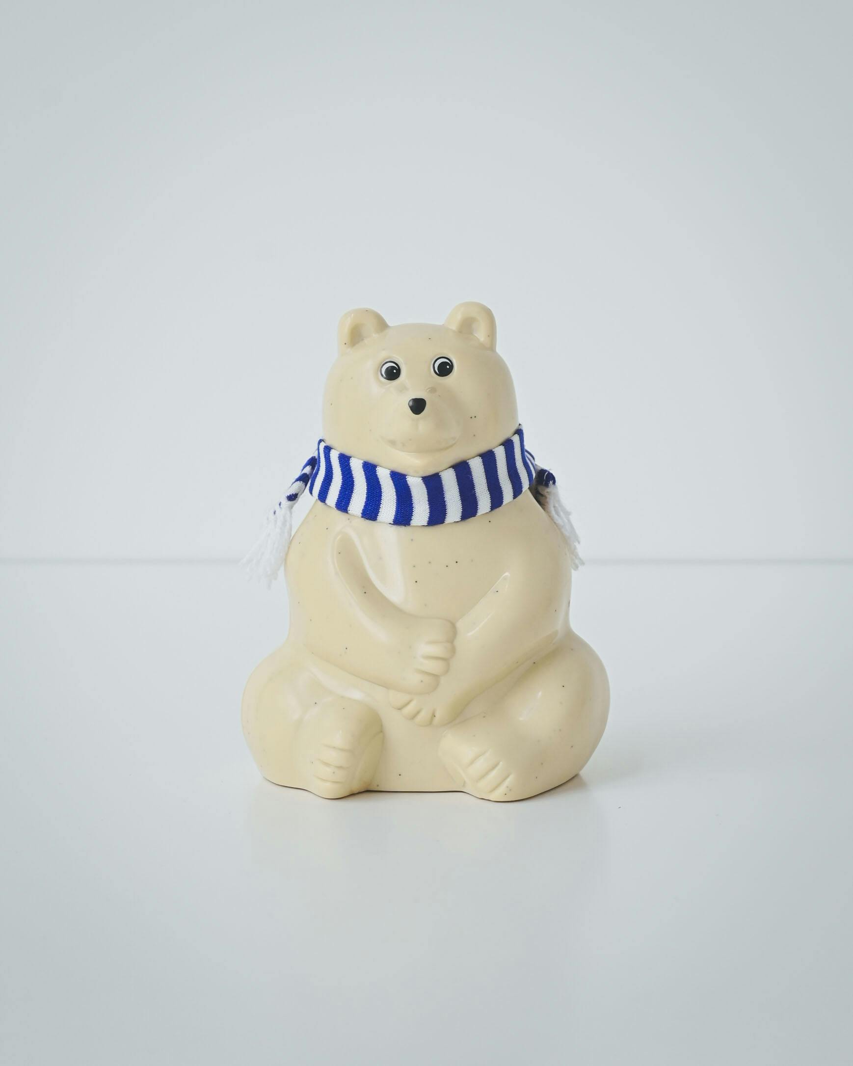 Polar Bear Money Box マフラー付き　北欧　フィンランド 白くま貯金箱 Polar Bear Money BOX フィンランド マフラー付き