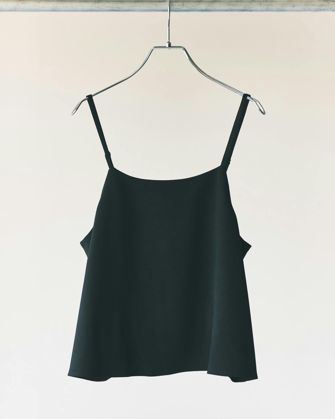 オンオフ頼れる大人のためのキャミソールセットアップ / ダークグレー