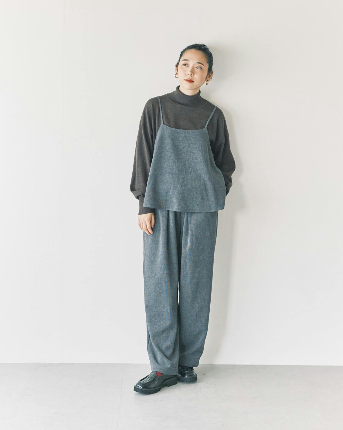 北欧暮らしの道具店　オンオフ頼れる大人のためのキャミソールセットアップ オンオフ頼れる大人のためのキャミソールセットアップ / ダークグレー