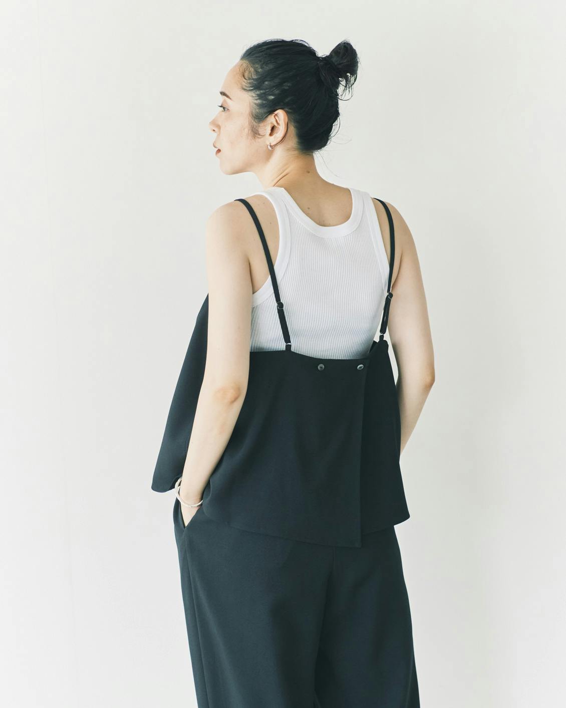 北欧暮らしの道具店　オンオフ頼れる大人のためのキャミソールセットアップ オンオフ頼れる大人のためのキャミソールセットアップ / ダークグレー