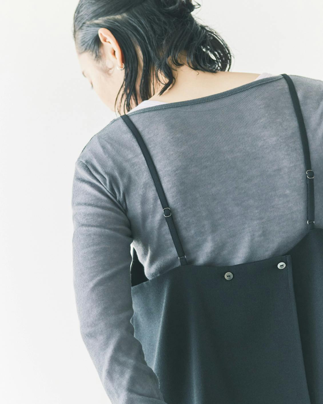 オンオフ頼れる大人のためのキャミソールセットアップ / ダークグレー