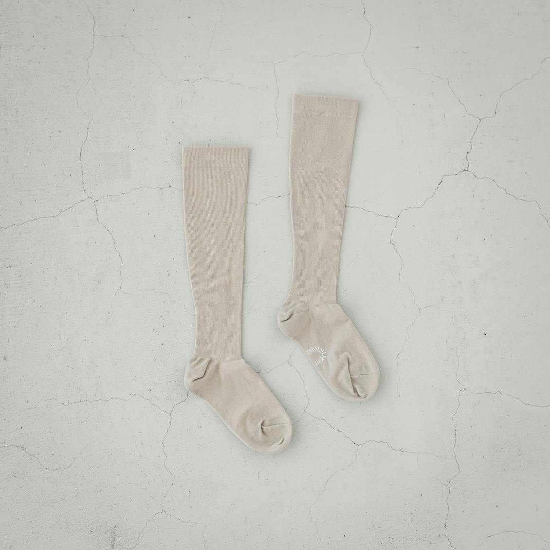 MARCOMONDE / マルコモンド / TREAT ME RIGHT / コットン着圧ハイソックス（ベージュ）の商品写真