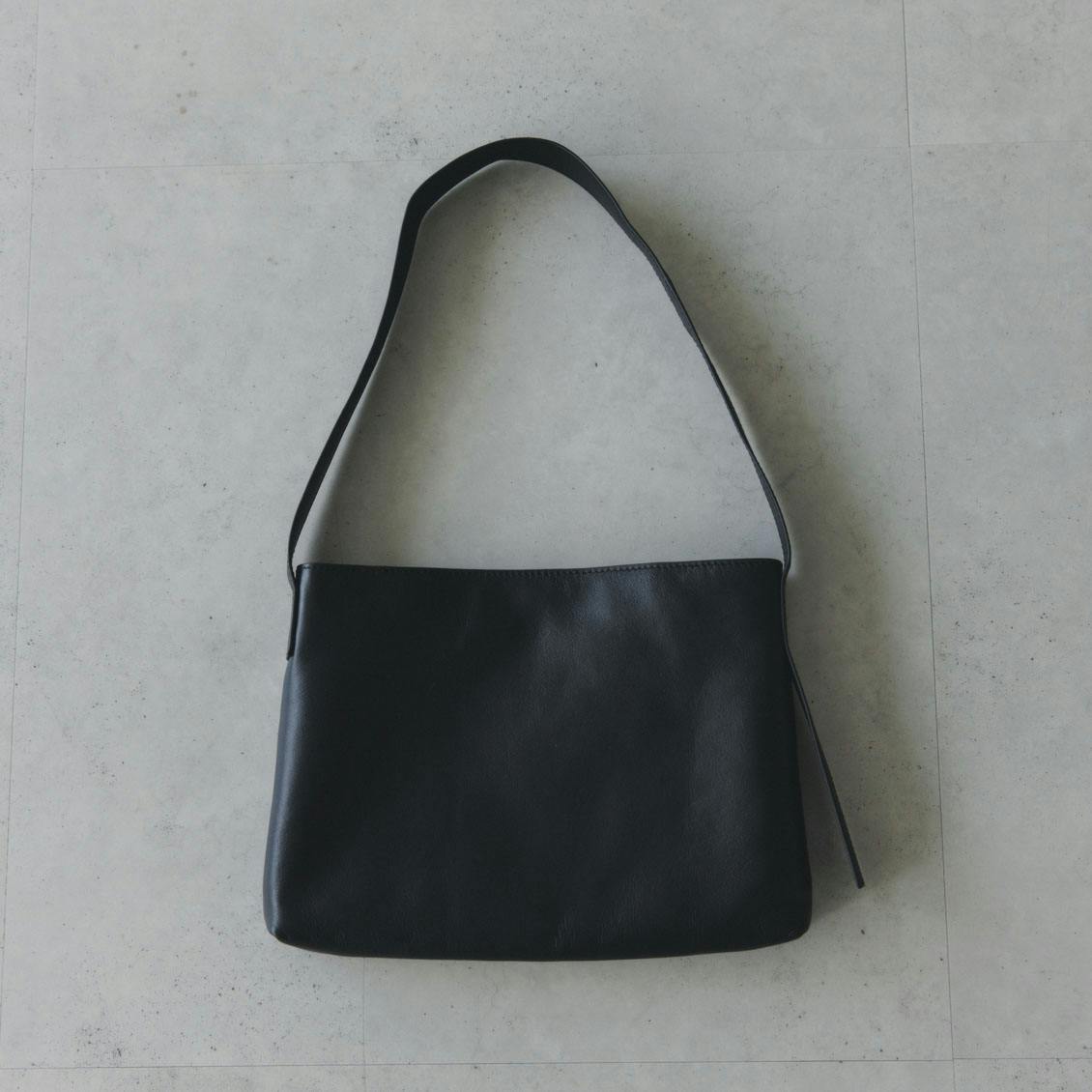 b.b⭐︎黒レザーショルダーバッグ　北欧暮らしの道具店オリジナル b.b様専用⭐︎黒レザーショルダーバッグ 北欧暮らしの道具店
