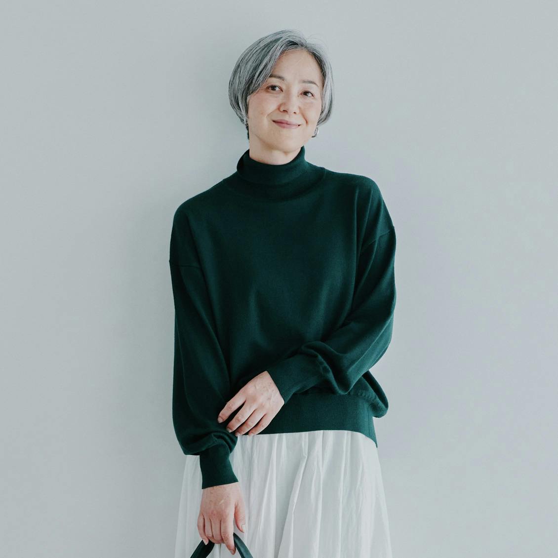 「今も、これからも、私の定番」着回し広がるハイネックニット　 グレージュ 今も、これからも、私の定番」着回し広がるハイネックニット