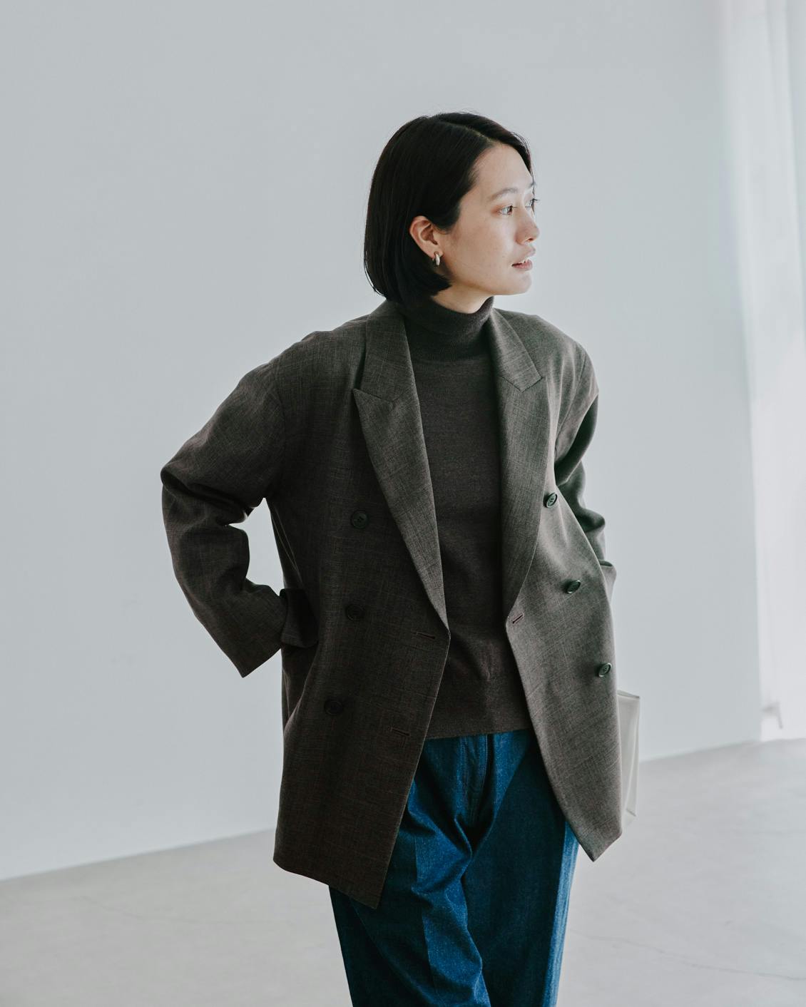 今も、これからも、私の定番」着回し広がるハイネックニット