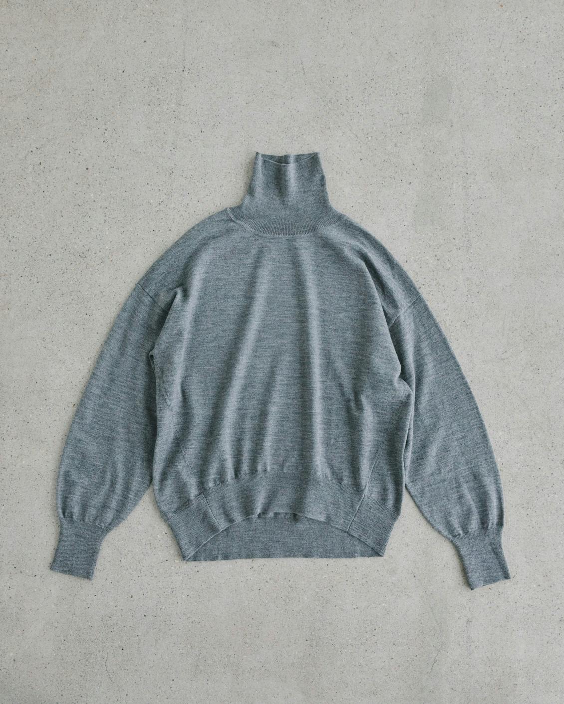 「今も、これからも、私の定番」着回し広がるハイネックニット　 グレージュ 今も、これからも、私の定番」着回し広がるハイネックニット