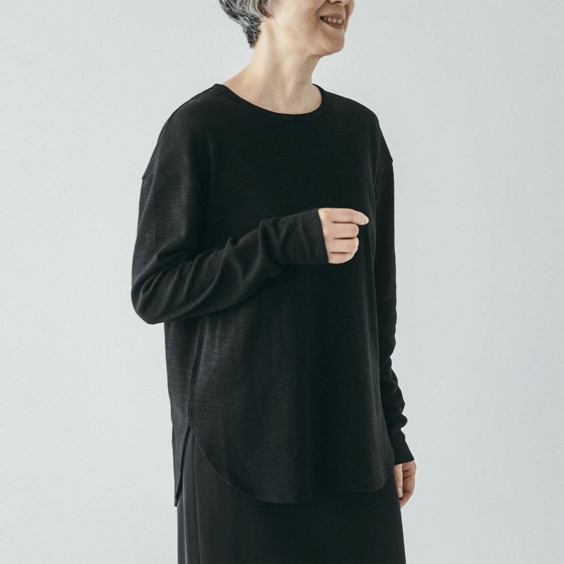 【今季終了】「重ねて広がるワードローブ」コットンスラブの味変カットソー / ブラック（ラウンドヘム）の商品写真
