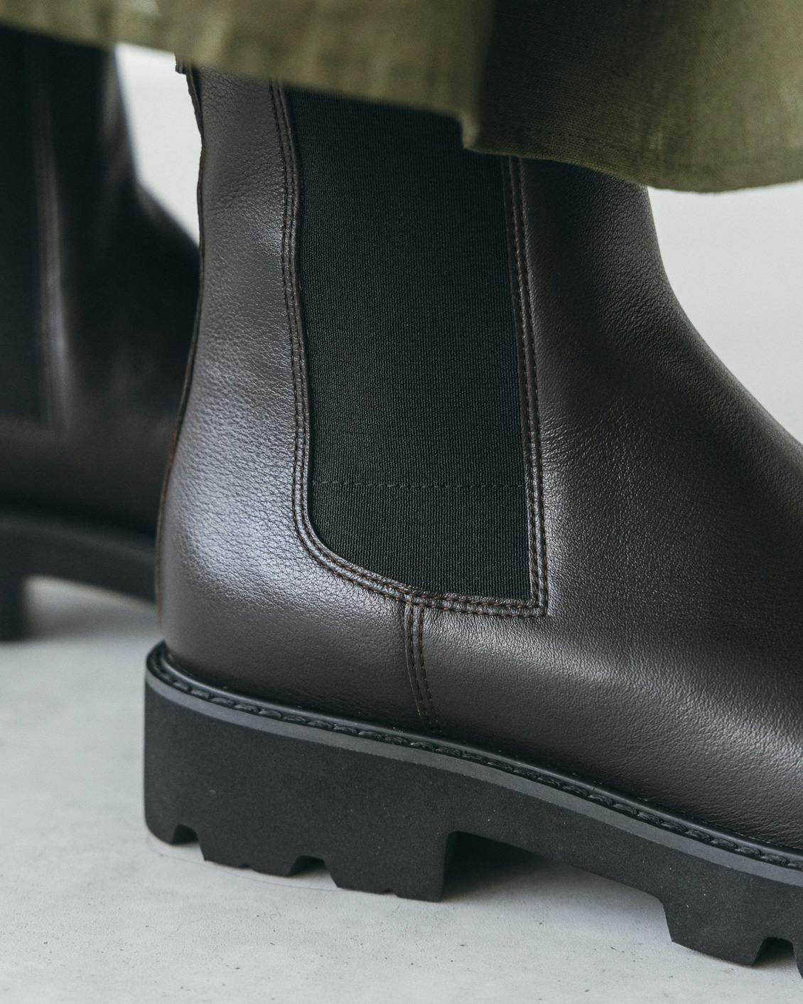 品よく、軽やかに」こだわりソールのサイドゴアブーツ / 牛革