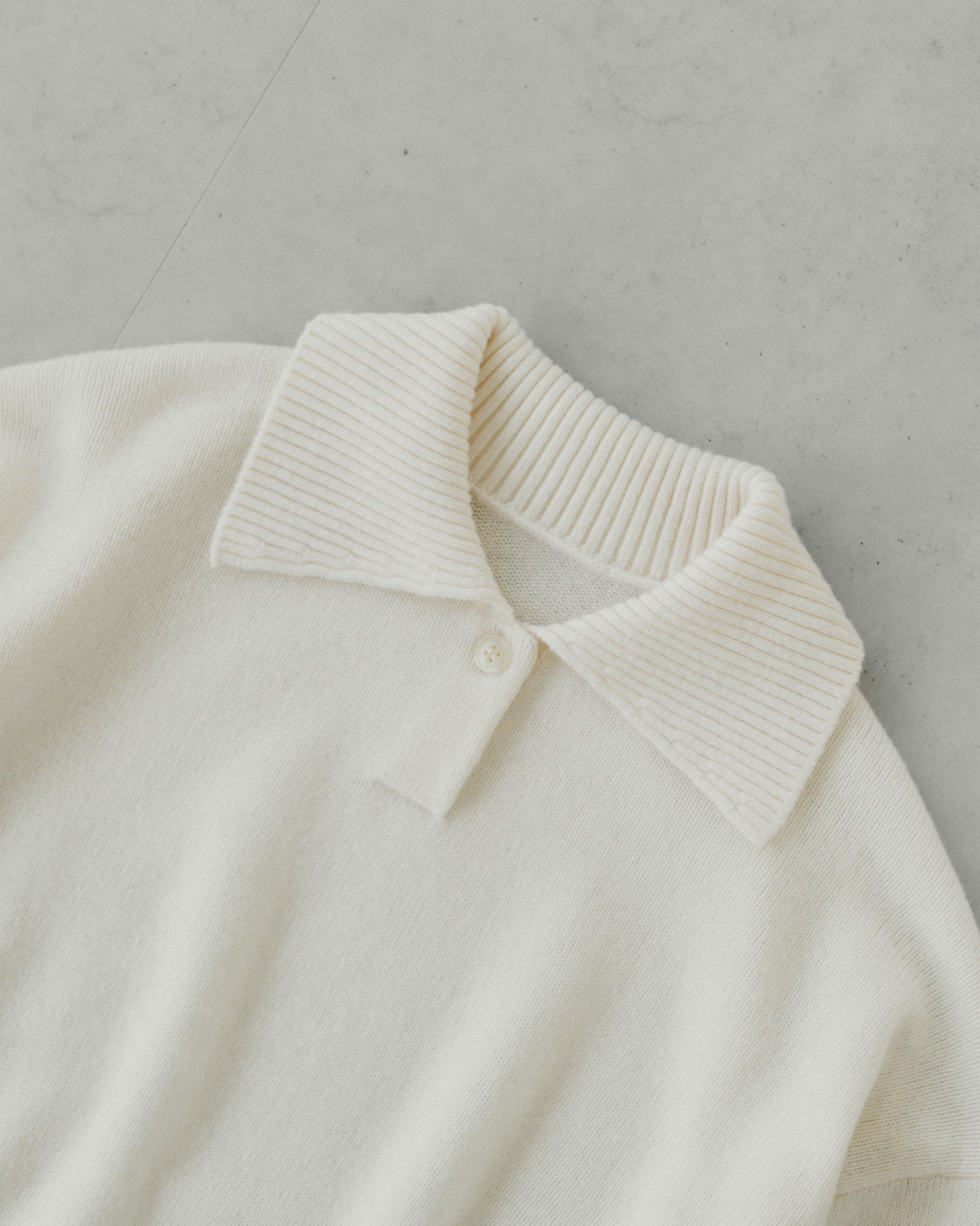 大人にひとさじのアクセント」洗えるウールの襟付きニット - 北欧