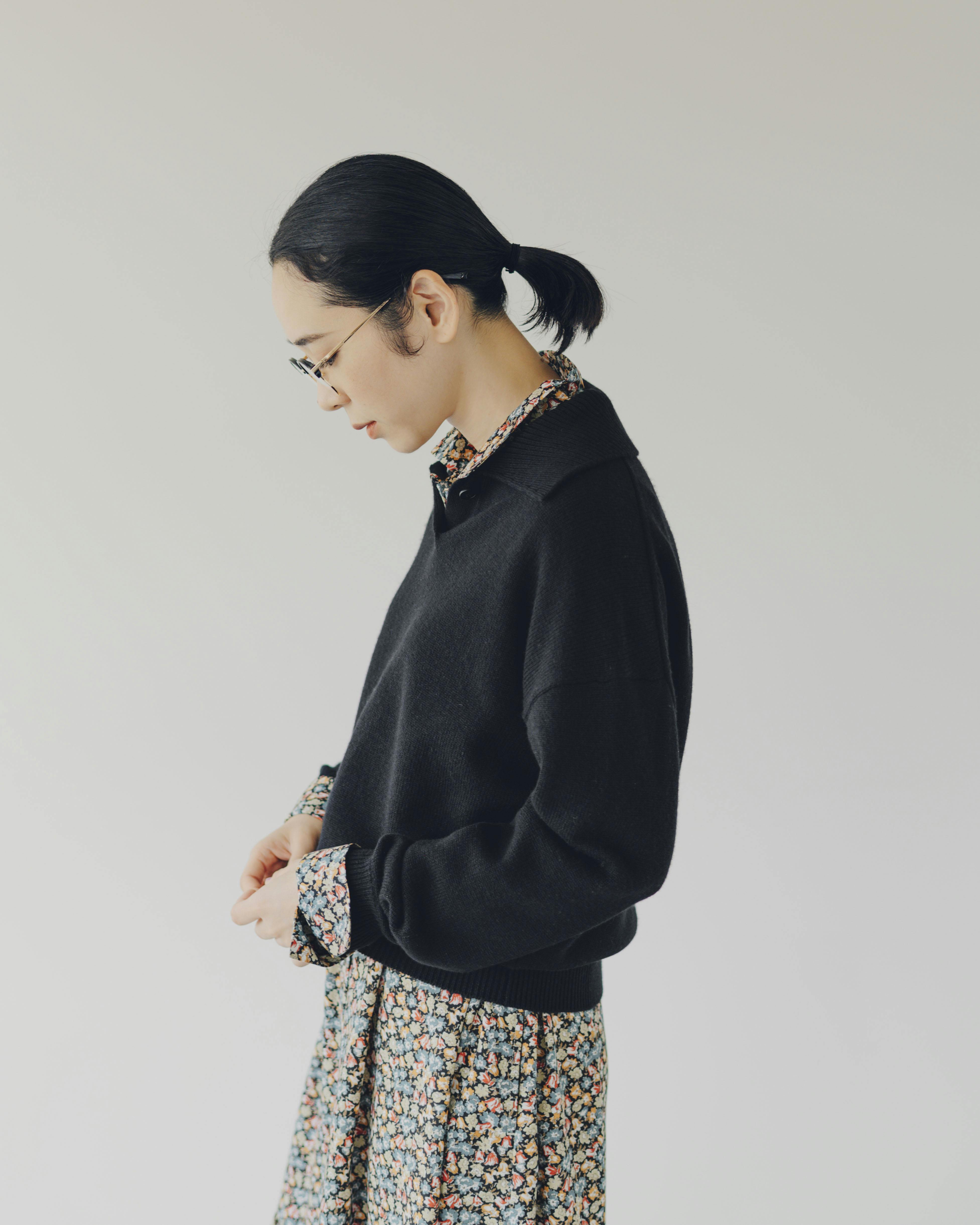 大人にひとさじのアクセント」洗えるウールの襟付きニット - 北欧