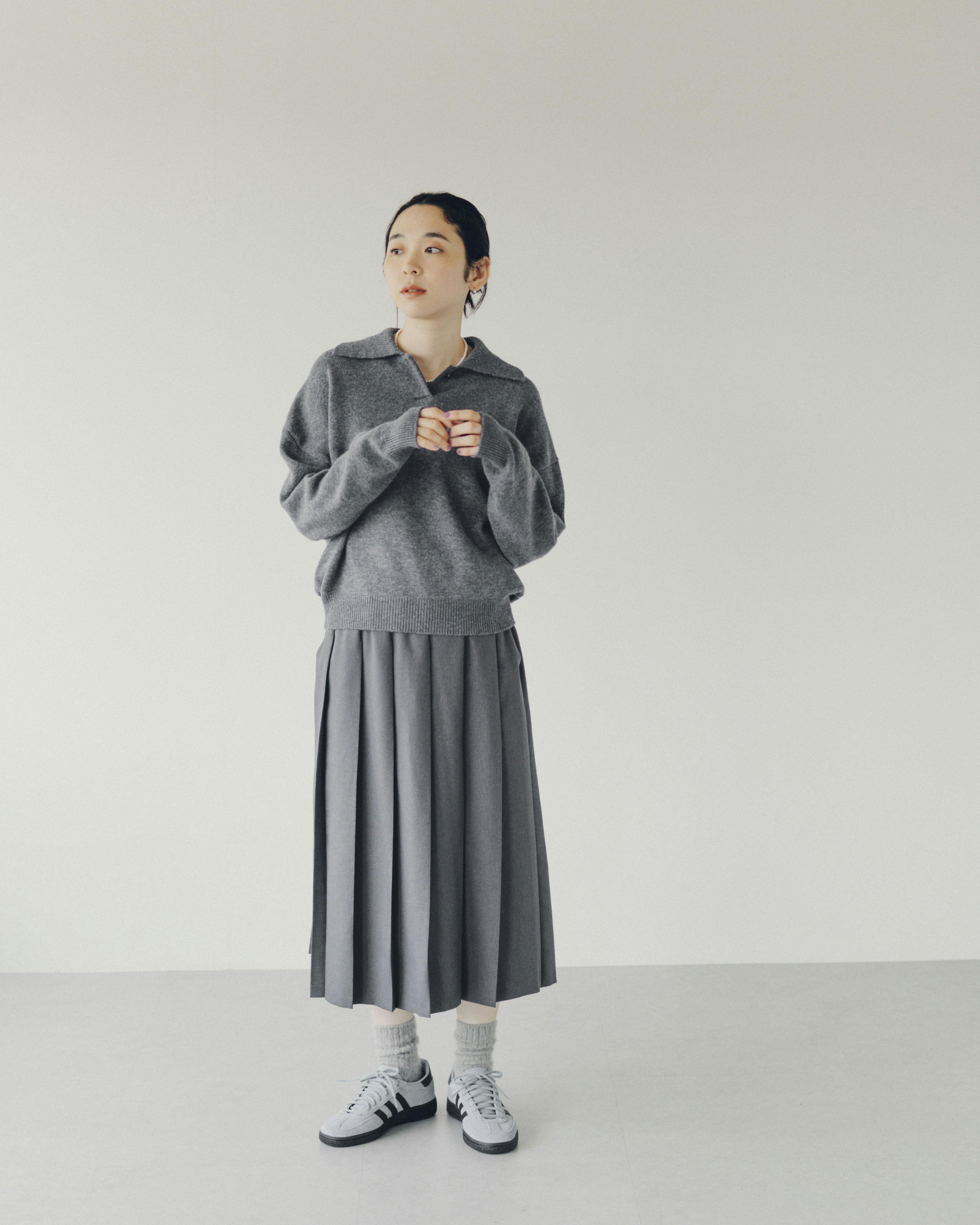 北欧、暮らしの道具店　襟付きニット　グレー 大人にひとさじのアクセント」洗えるウールの襟付きニット - 北欧