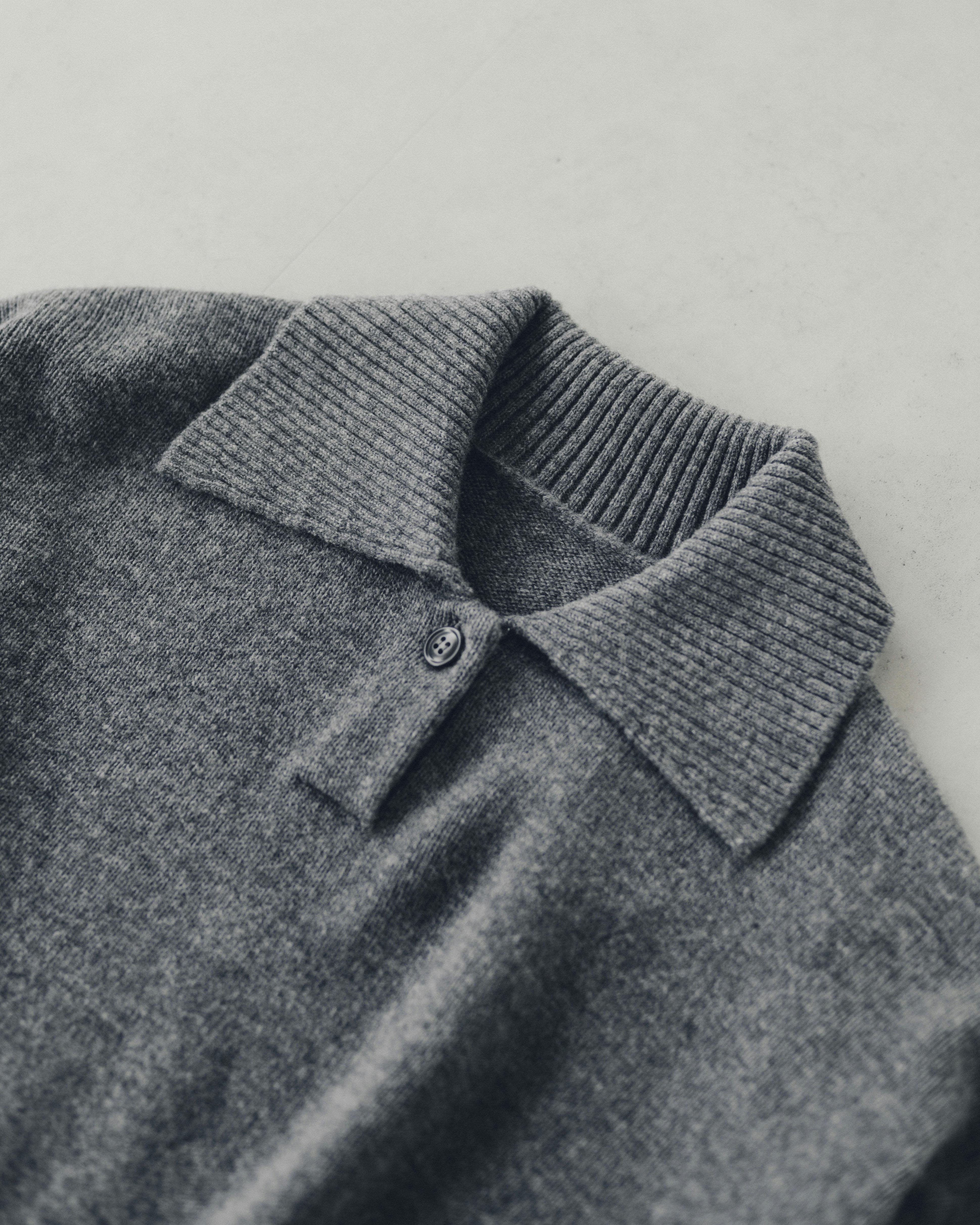 大人にひとさじのアクセント」洗えるウールの襟付きニット - 北欧