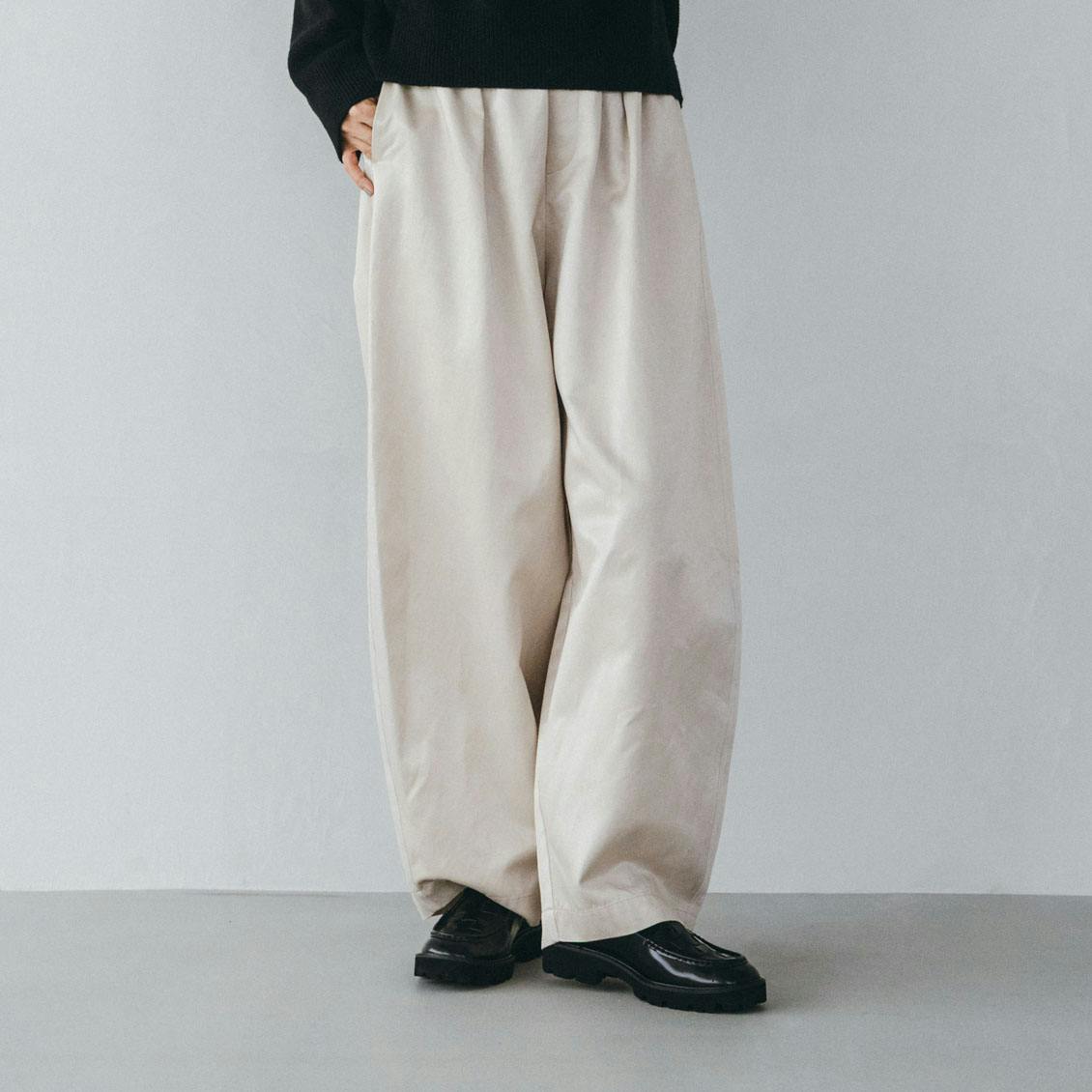 【今季終了】SALON adam et ropé / サテンフェードイージーカーヴィーパンツ/Sサイズ（アイボリー）の商品写真