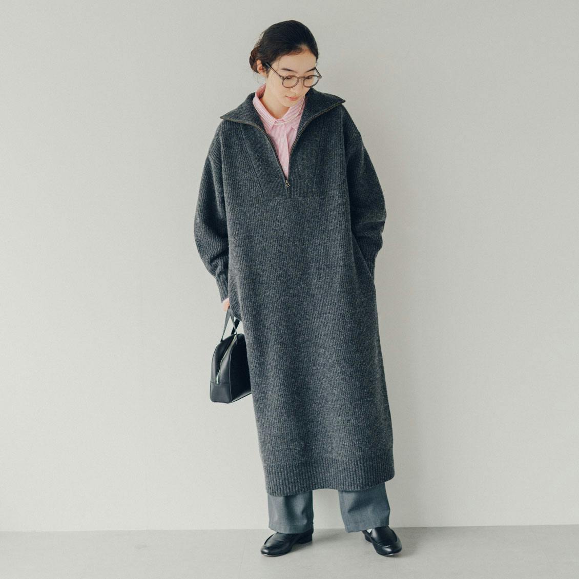 「冬の大人に」ウール素材のハーフジップニットワンピース / チャコールの商品写真