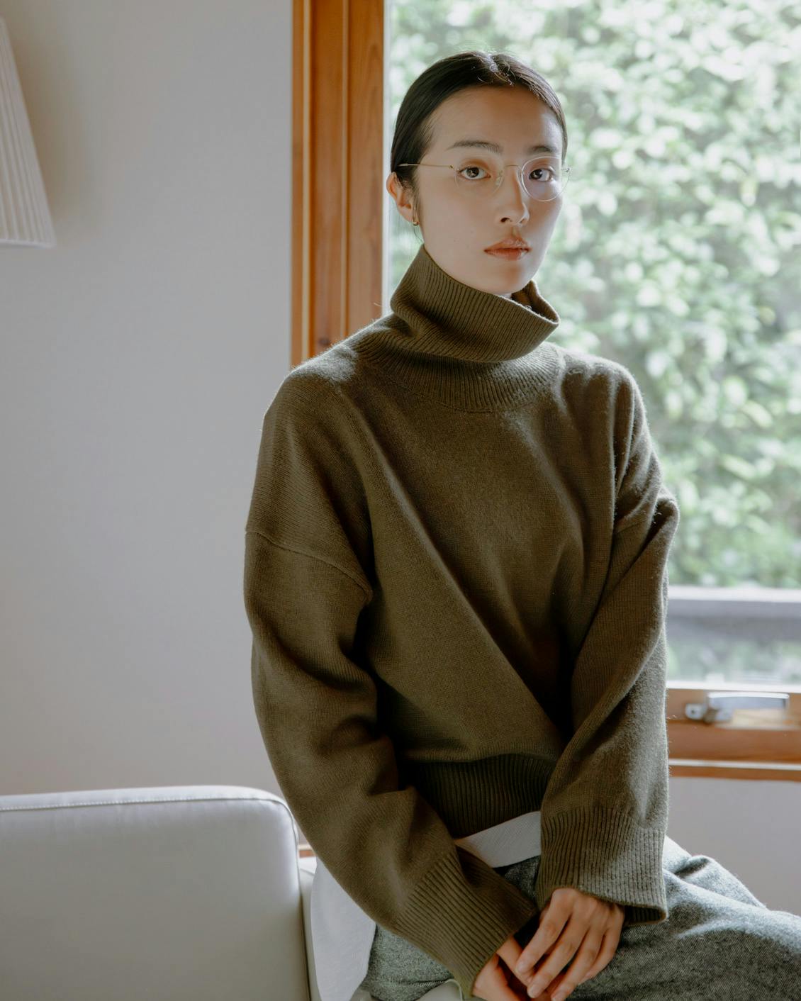 【今季終了】やわらかに包むカシミヤシルク混のタートルネックニット / オリーブの商品写真