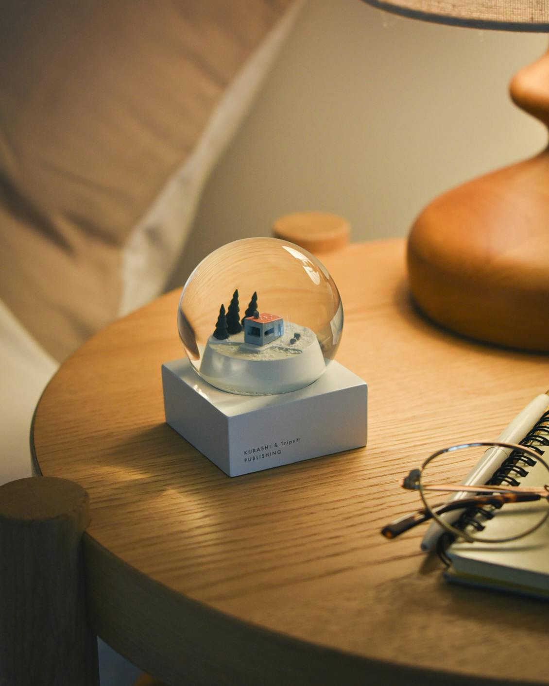 数量限定】スノードーム2025「湖畔の小屋で」 - 北欧、暮らしの道具店