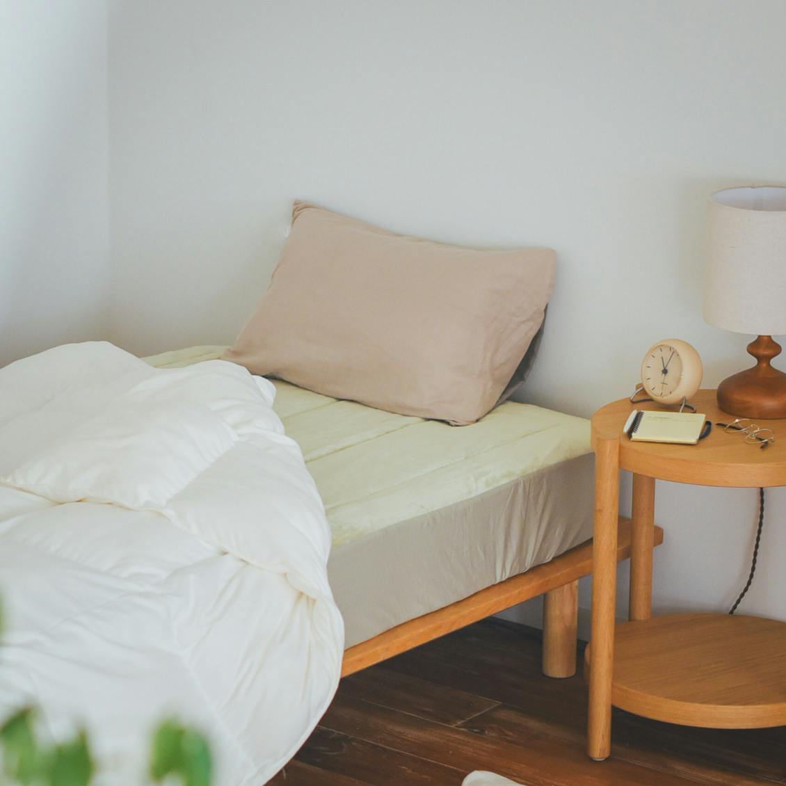 ベッドにも布団にも使えるボックスシーツ / ダブル（ベージュ）/ あったか起毛素材の寝具シリーズの商品写真