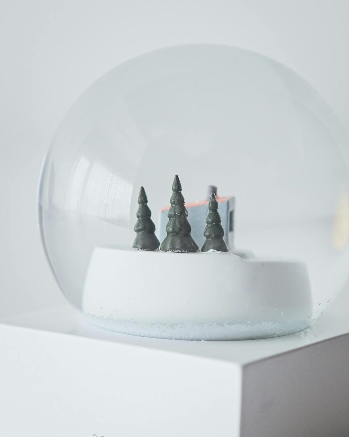 数量限定】スノードーム2025「湖畔の小屋で」 - 北欧、暮らしの道具店