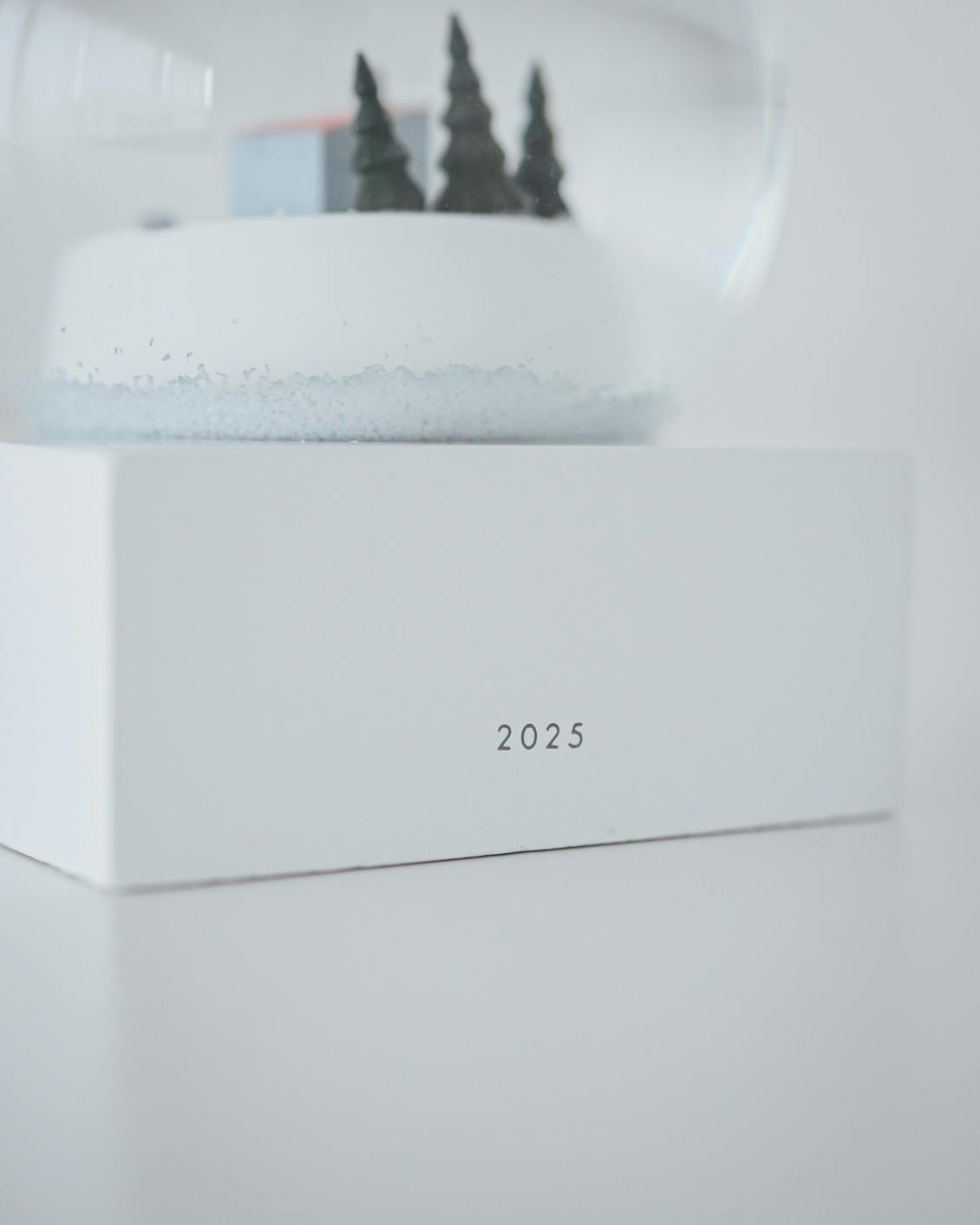 数量限定】スノードーム2025「湖畔の小屋で」 - 北欧、暮らしの道具店