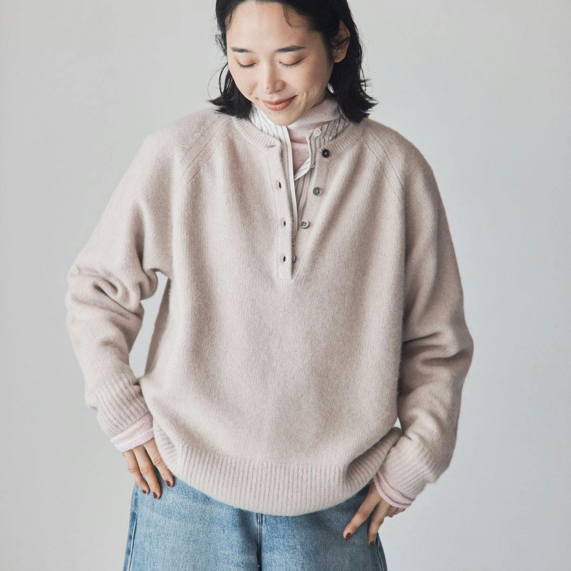 【今季終了】ふんわり素材のヘンリーネックニット / エクリュの商品写真