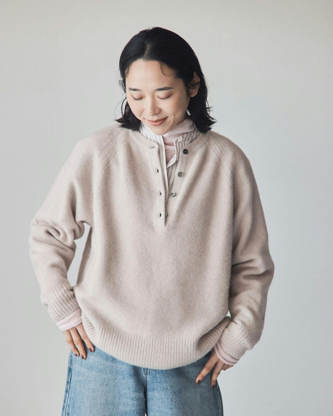 北欧暮らしの道具店　ふんわり素材のヘンリーネックニット 着用レビュー】ふんわり素材の「ヘンリーネックニット」を4名が着てみ