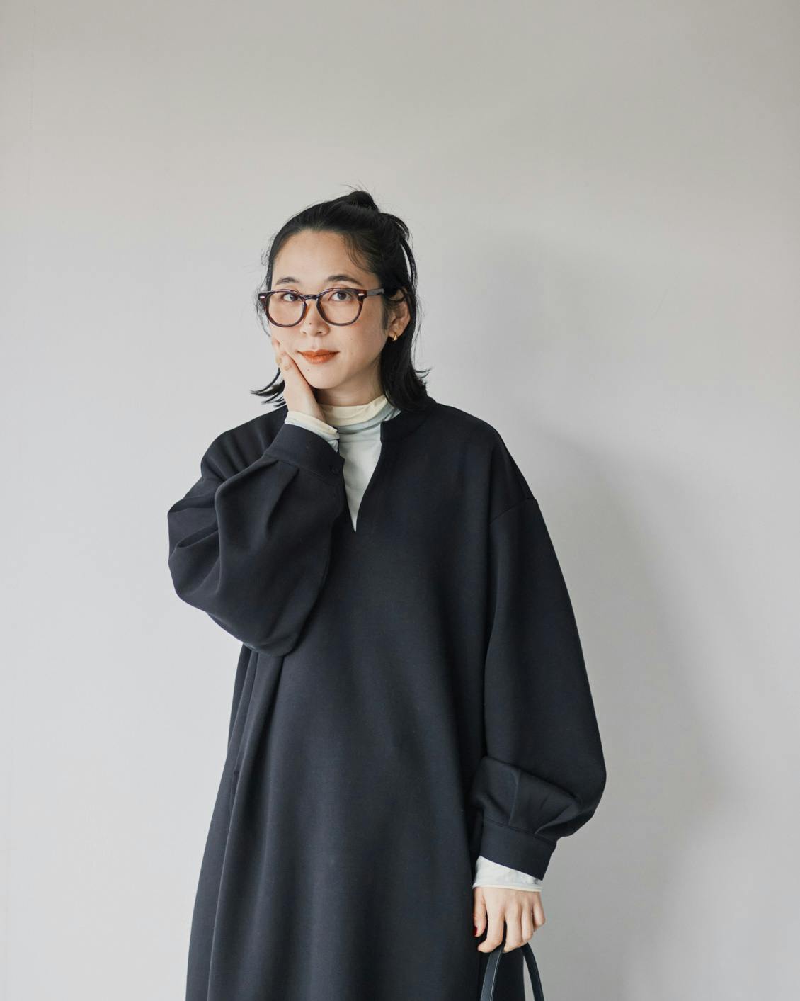 シワになりにくいポンチ素材のワンピース / ブラック・オリーブ / S・M