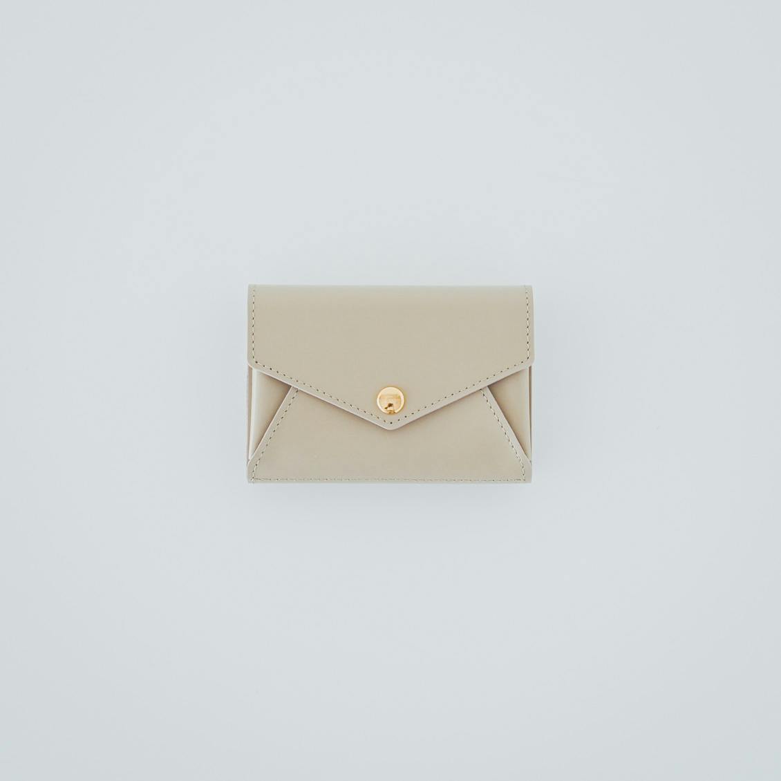 【次回1月上旬入荷予定】「小さく見えて収納上手」手のひらサイズの本革財布（ベージュ）の商品写真