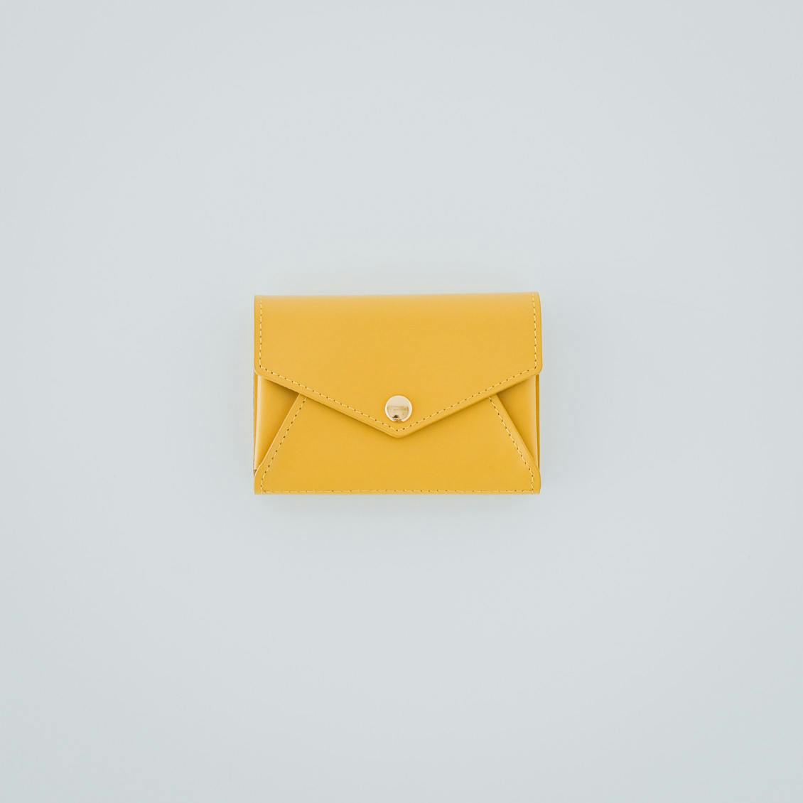 「小さく見えて収納上手」手のひらサイズの本革財布（マスタード）の商品写真