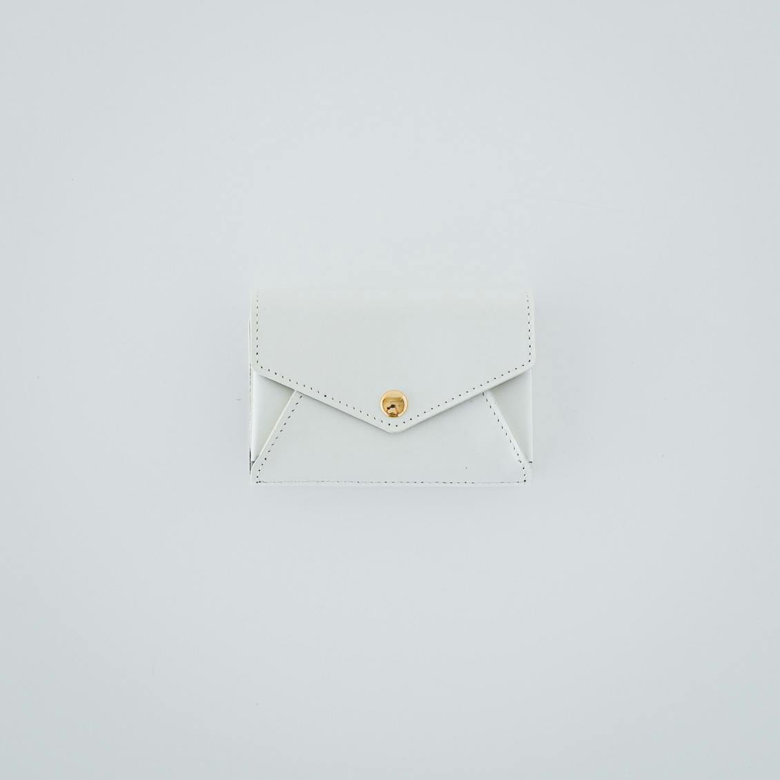 「小さく見えて収納上手」手のひらサイズの本革財布（ホワイト）の商品写真
