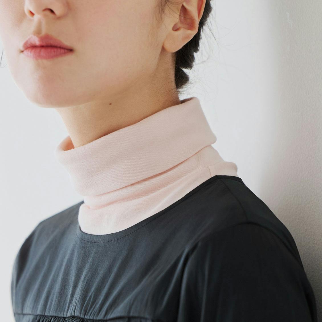 ふんわりコットンのタートルネックカットソー / ペールピンクの商品写真